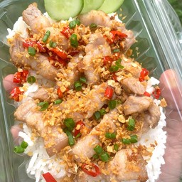 ข้าวสามชั้นคั่วพริกเกลือ