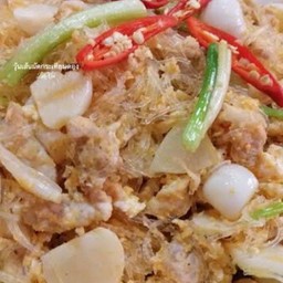 วุ้นเส้นผัดไข่ใส่หมูสับกระเทียมดองราดข้าว