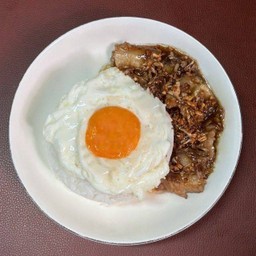 ข้าวหมูกระเทียมสามชั้นสไลด์+ไข่ดาว