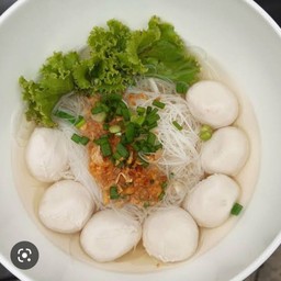 ก๋วยเตี๋ยวลูกชิ้นหมู