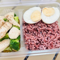 ข้าว ไก่ผัดบร็อคโคลี