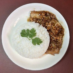 ข้าวหมูกระเทียมสามชั้นสไลด์