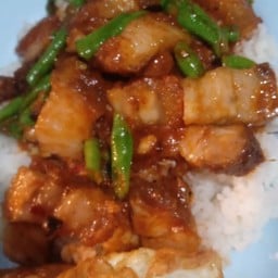 พริกแกงหมูกรอบ