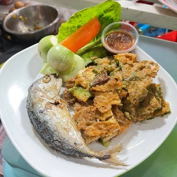 ข้าวปลาทู+ไข่ชะอมทอด+มะเขือยาวทอดน้ำพริกกะปิ