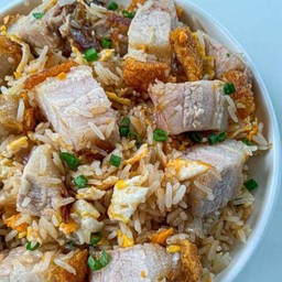 ข้าวผัดหมูกรอบ