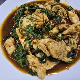 กะเพราไก่ (กับข้าว)