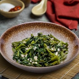 ผัดผักบุ้งไฟแดง