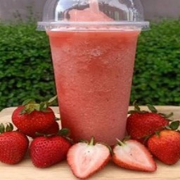 น้ำสตอเบอร์รี่ปั่น
