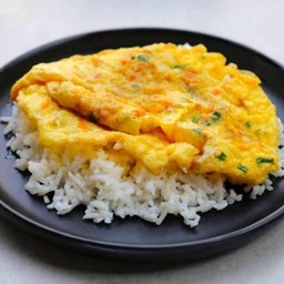 ข้าวตามสั่งกระเพรา+ไข่เจียวทรงเครื่อง