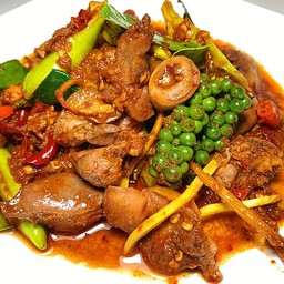ผัดเผ็ดเครื่องในไก่