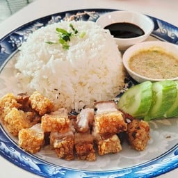 ข้าวหมูกรอบน้ำจิ้มซีฟู้ด