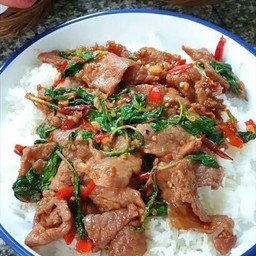 ข้าวกระเพราหมูชิ้น