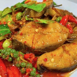 ผัดเผ็ดปลาดุกสด