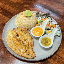 ข้าวผัดปลาดอร์ลี่ย่าง