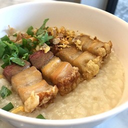 ข้าวต้มหมูกรอบ