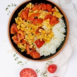 ข้าวไข่ผัดมะเขือเทศ