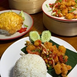 ข้าวยำเอ็นไก่ทอด