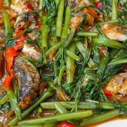 ผัดผักบุ้งปลากระป๋อง (กับข้าว)