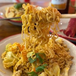 มาม่าผัดไก่สับ