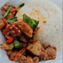 สามชั้นทอดคั่วเคย ราดข้าว