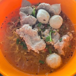 ก๋วยเตี๋ยวไก่ โคตรซิ่ง ต้นมะขาม
