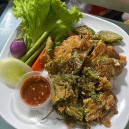 ไข่ชะอมทอดกับมะเขือยาวทอดน้ำพริกกะปิ(กลับข้าว)