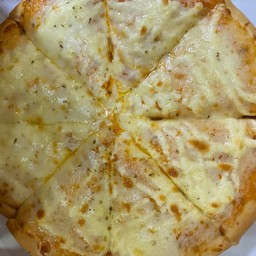 พิซซ่าชีสนม