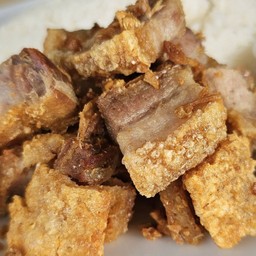 หมูกรอบทอดกระเทียม