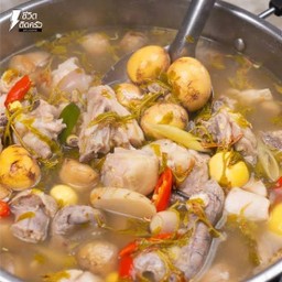 ต้มยำไก่+พวงไข่ ใบมะขามอ่อน