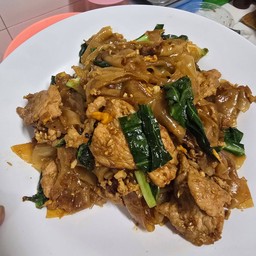 เส้นใหญ่ผัดซีอิ๋ว