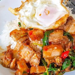 กะเพราหมูกรอบ