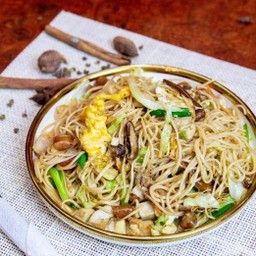 ผัดหมี่ซั่วฮ่องกงเห็ดหอม