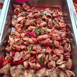 ข้าวกะเพราเครื่องในไก่