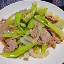 ผัดพริกหยวก