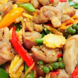 ผัดขี้เมาอกไก่ ราดข้าว@