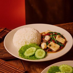 ข้าวผัดกะเพราปลาหมึก