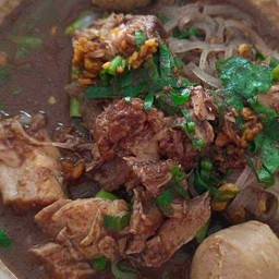 ก๋วยเตี๋ยวเรือหมูตุ๋น