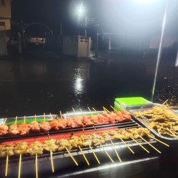 ชุดอิ่มท้องหมู 5 ไม้ ไก่ 5 ไม้ ข้าวเหนียว 2 ห่อ 84บ.