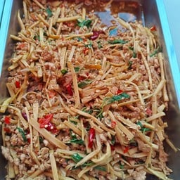 ข้าวกะเพราหน่อไม้