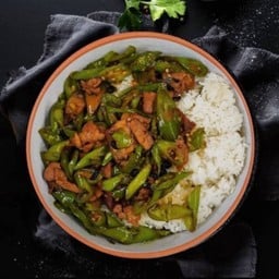 ข้าวหมูผัดพริกหยวก