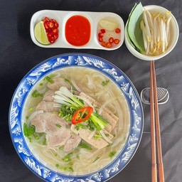 เฝอหมู และหมูยอ l Lean Pork & Sausages Pho