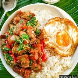 กระเพราหมูกรอบ