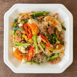 วุ้นเส้นผัดแหนมไข่เค็ม