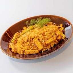 ขนมจีนผัดน้ำพริกแดงอ่องต่อง(หมูยอ)