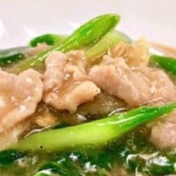 ราดหน้าเส้นใหญ่หมู