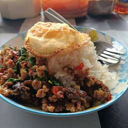 ยุ้ย พุงพลุ้ย