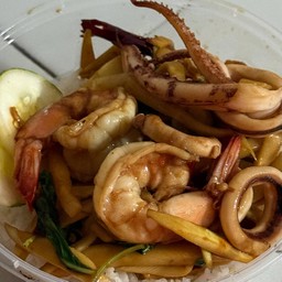 ผัดพริกแกงหน่อไม้ทะเล