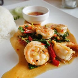 ผัดกะเพรากุ้ง