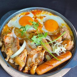 บั๋นหมี่กะทะน่องไก่