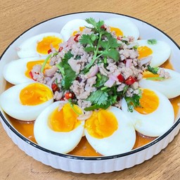ยำหมูสับไข่ต้ม